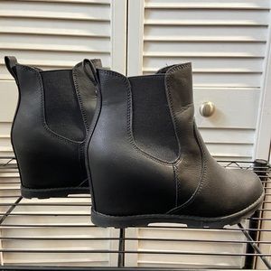 Universal Thread ankle boots